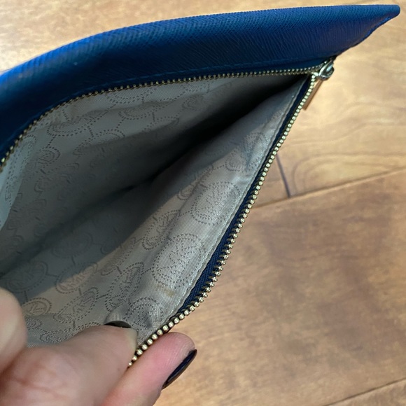 Authentic Michael Kors wristlet - Navy Blue - USED in great condition - Picture 3 of 8